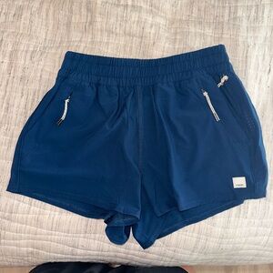 Vuori dash shorts NWT. size XS